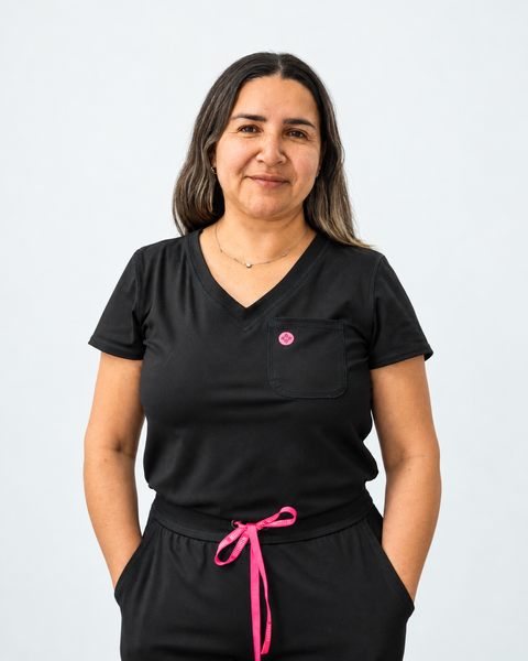 Alejandra Torres Piñones, Cosmetóloga de Clínica Adhara